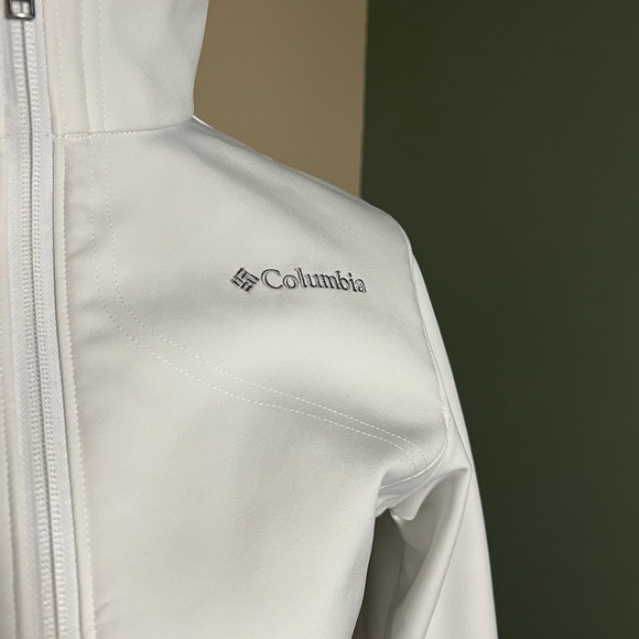 Columbia Women's Off White Omnishield Zip Up Jacket Size Small - Picture 2 of 10